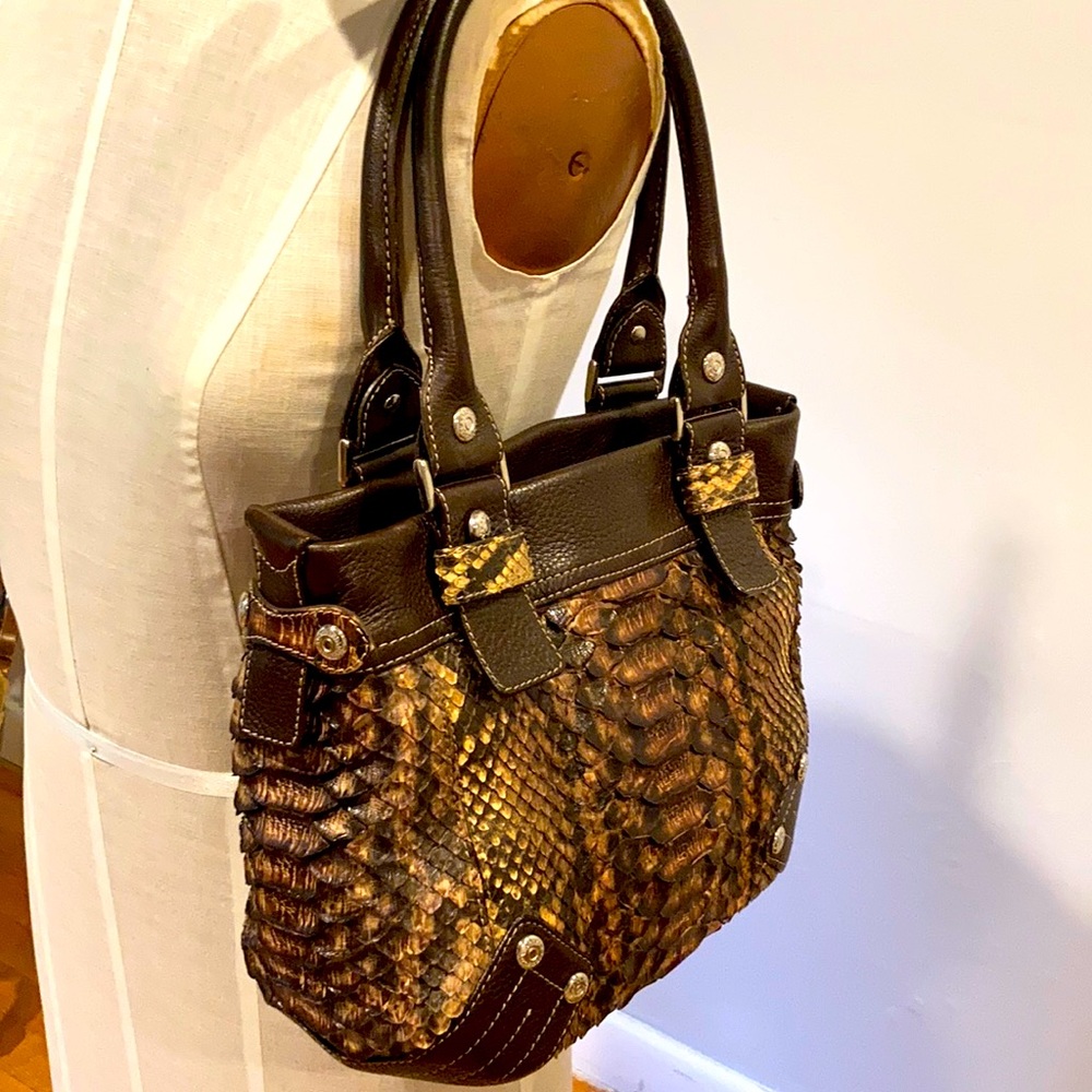 100 real python snake skin authentic Valentino hand bag 12”x9”x5”🤩🤩